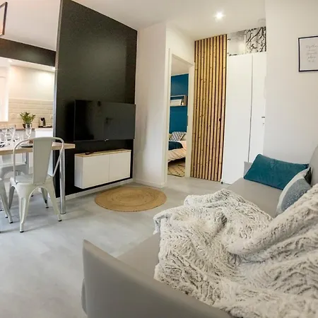 Appart-hotel N 4 Calme Avec Terrasse, Wi-fi Debit, Petit-dejeuner, Room-service Et Parking Prive Apartment *