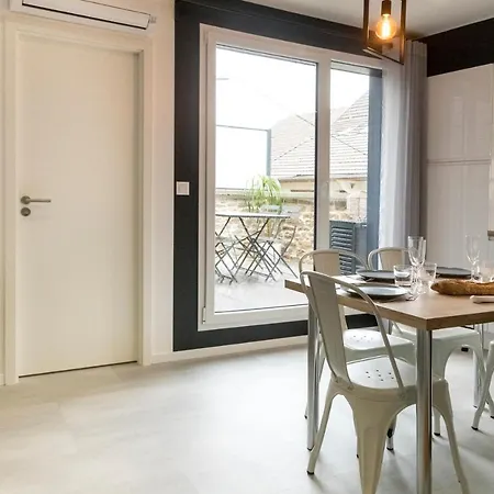 Appart-hotel N 4 Calme Avec Terrasse, Wi-fi Debit, Petit-dejeuner, Room-service Et Parking Prive Chouzelot