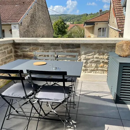 Appart-hotel N 4 Calme Avec Terrasse, Wi-fi Debit, Petit-dejeuner, Room-service Et Parking Prive Apartment