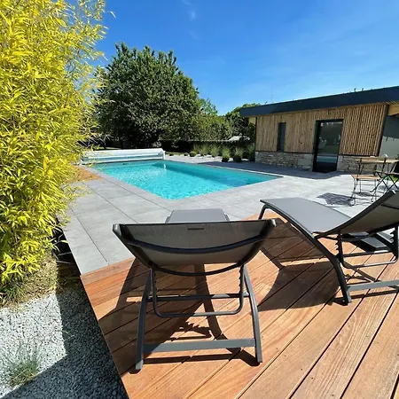 Appart-hotel N 4 Calme Avec Terrasse, Wi-fi Debit, Petit-dejeuner, Room-service Et Parking Prive Apartment