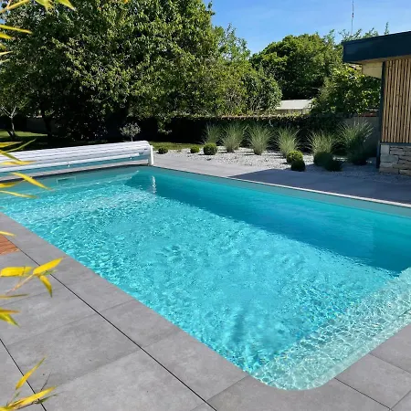 Apartment Appart-hotel N 4 Calme Avec Terrasse, Wi-fi Debit, Petit-dejeuner, Room-service Et Parking Prive *