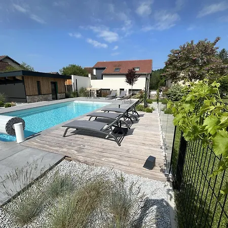 Appart-hotel N 4 Calme Avec Terrasse, Wi-fi Debit, Petit-dejeuner, Room-service Et Parking Prive Apartment