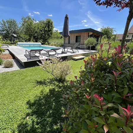 Appart-hotel N 4 Calme Avec Terrasse, Wi-fi Debit, Petit-dejeuner, Room-service Et Parking Prive *