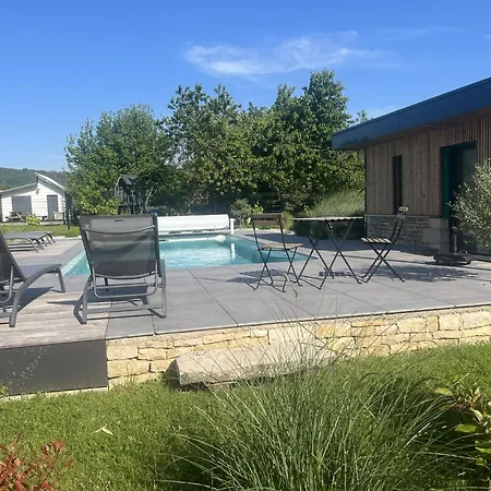 Appart-hotel N 4 Calme Avec Terrasse, Wi-fi Debit, Petit-dejeuner, Room-service Et Parking Prive Apartment Chouzelot